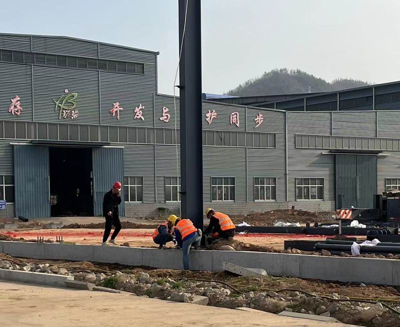 河南米兰（中国）高端智能装备制造项目标准化厂房钢立柱完成吊装